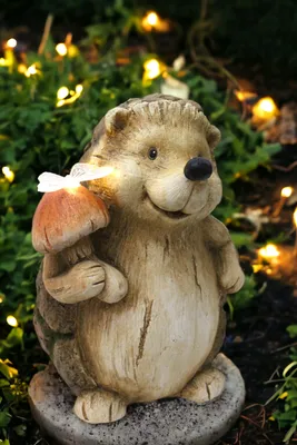 Produktbild von Solarleuchte Igel mit Schmetterling 33,5 cm in Holzoptik Gartenfigur Solarlampe Tierfigur groß