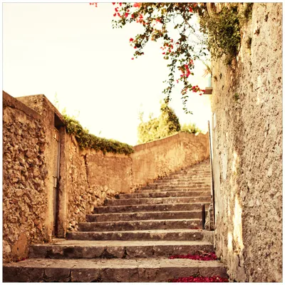 Produktbild von Wallario Möbeldesign / Aufkleber, geeignet für Ikea Lack Tisch - Steinerne Treppe in Italien in 55 x 55 cm