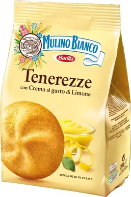 A bag of Mulino Bianco cookies with lemon cream filling.
