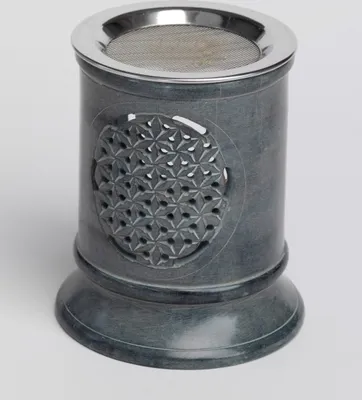 Produktbild von Räucherstövchen "Blume des Lebens" aus Speckstein Höhe 10 cm mit Siebeinsatz und mit Teelicht