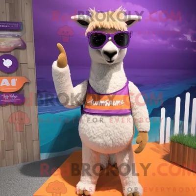 Produktbild von Lavendel-Lama-Maskottchen-Kostümfigur REDBROKOLY mit Badebekleidung und Sonnenbrille