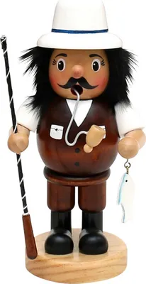 Räuchermännchen Angler mit einem schwarzem, buschigem Haar, weißen Hut, braunen Jacke und Hose.