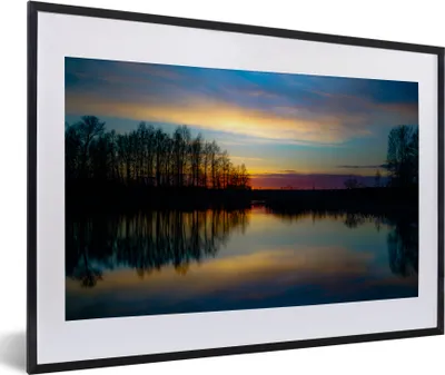 Produktbild von MuchoWow® Gerahmtes Poster Wasser - See - Bäume - Sonnenuntergang - Natur 60x40 cm - Poster mit Schwarzem Bilderrahmen Wandposter Rahmen Foto Bilder - Schlafzimmer - Plakat in Rahmen - Drucken