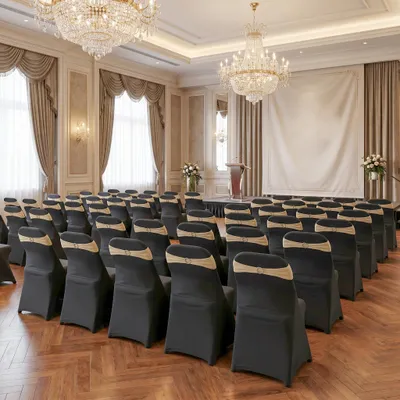 Immagine prodotto di QEENTOE, 20 copertine per sedie nere, universali in Spandex, adatte a sedie pieghevoli. Lavabili e sfoderabili, ideali per matrimoni, banchetti, ecc. Dimensioni massime: 45x50x90 cm