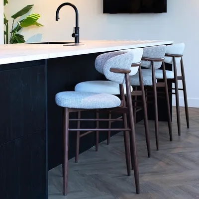 Productafbeelding van Barstoel Alexia Taupe/Walnoot - Giga Meubel- Set van 2
