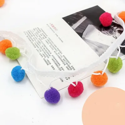 Produktbild von Bunte Pompon-Bänder für kreative Nähprojekte
