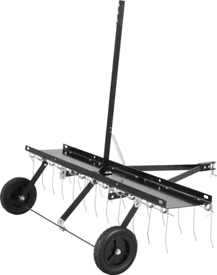 Image de SucceBuy Scarificateur à tirer derrière soi - 48 pouces, 24 dents en acier à ressort, efficace pour l'entretien des pelouses, compatible avec les véhicules tout-terrain et les tondeuses à gazon