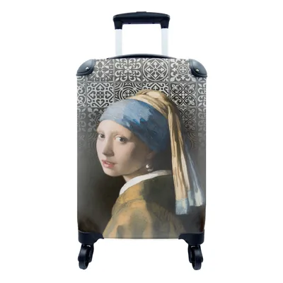Produktbild von MuchoWow® Koffer Handgepäck Trolley Rollkoffer Kleine Reisekoffer mit 4 Rollen - Mädchen mit Perlenohrring - Johannes Vermeer - Delfter Blau - Cabin Size < 55x40x23 cm & 55x40x20 cm - Fotokoffer - Kabinenkoffer - Boardgepäck - Reise-Box - Reisekoffer - Reisegepäck - Koffer mit Bild - Trolley für Kinder