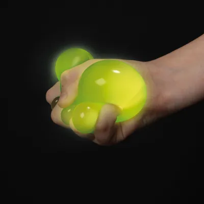 Obrázok produktu pre Toi-Toys - Fluorescenčné guľôčky - Glow Throw (12 kusov) super lepivé guľôčky svietiace v tme
