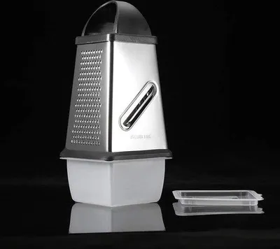 Image de Râpe à fromage à quatre faces avec râpe manuelle en métal et support