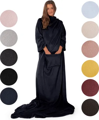 A woman wearing a dark blue blanket with sleeves, standing in front of a white background. Several colored circles representing different blanket colors are arranged on the left and right sides of the image.