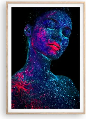 Produktbild von Gerahmtes Poster - Rahmen in heller Eiche - Frau Ultraviolett Glitzer - 70x100 cm - Wand Bild - Wanddeko - Wandbilder - Kunstposter - Wandposter - Bilderrahmen - Bilder - Kunstdruck - P2NPA70x100-4527
