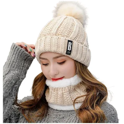 Produktbild von Warmer, gestrickter Mützenset mit Schal für den Winter