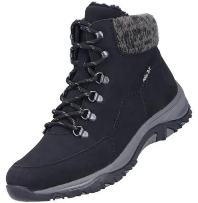 Der schwarze Stiefel ist aus Leder gefertigt und hat eine glatte Oberfläche. Zu sehen ist die rechte Seite vom Stiefel.