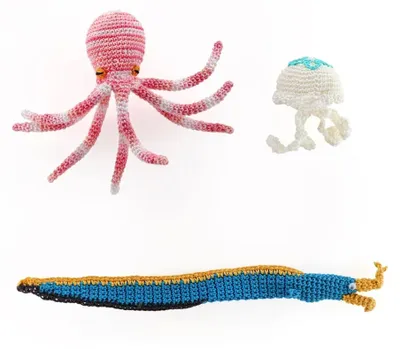 Produktbild von Amigurumi-Set "Olympus" – Maßband-Aal und andere giftige Meeresbewohner, Modell EG-134 (Amigurumi für Aquarien)