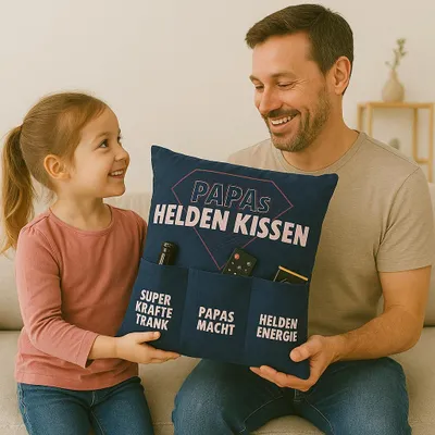 Produktbild von KAMACA Originelles Dekokissen Kissen mit 3 Taschen zum selber Befüllen Größe 43x43 cm tolles Geschenk für EIN gelungenen Sofaabend Filmabend (Papas Heldenkissen)