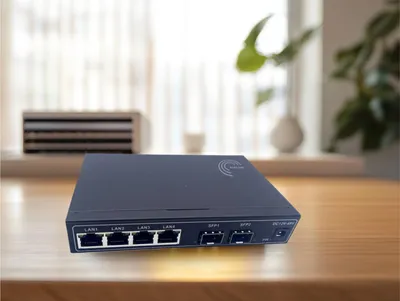 Produktbild von Elfcam - Unmanaged Glasfaser-Switch 1Gb 2x SFP 1G 4x RJ45 1000 Mbps, Plug & Play, Kompatibel mit Freebox Ultra und Livebox 6