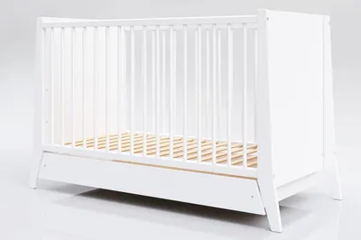 Łóżeczko Cosmo z szufladą i gryzakami 120x60 kolor biały – zdjęcie produktu 1