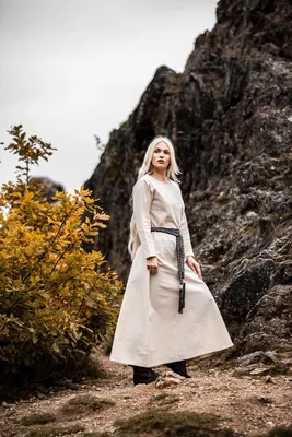 Produktbild von Damen Kleid Alvilda mit Rundhalsausschnitt – Mittelalter L