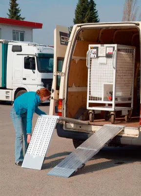 Produktbild von Klappbare Verladeschiene aus Aluminium, Länge 2045 mm, Länge eingeklappt 1105 mm, Breite 800 mm, Traglast 975 kg