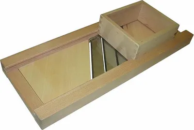Productafbeelding van Krauthobel (zuurkoolsnijder)Groot model, ongeveer 80 x 30 cm, met schuif en 3 roestvrijstalen, scherpe messen