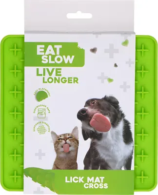 Image de Eat Slow Live Longer Tapis à lécher avec croix vert, dimensions : 19 x 19 cm