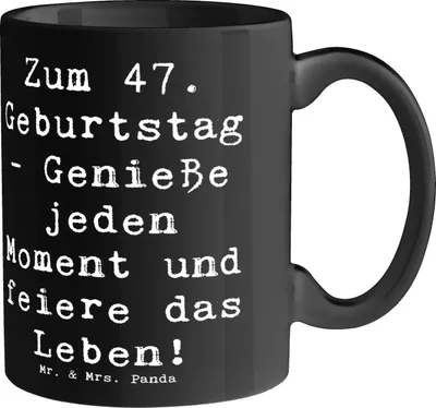 Produktbild von Mr. & Mrs. Panda Kaffeebecher Spruch 47. Geburtstag - Schwarz - Geschenk, Happy Birthday, Alter, haferl, Teetasse, Henkelpott, positiv, feiere das Leben, Kaffeetasse