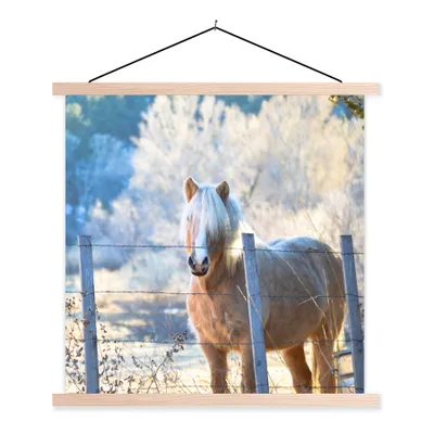 Produktbild von MuchoWow® Textilposter Pferd - Winter - Schnee 60x60 cm mit holzfarbenen Rahmen - Wanddekoration