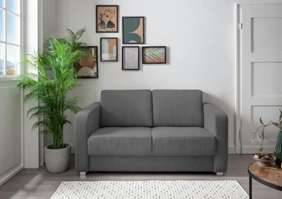 Schlafsofa Funktionssofa MIA in Dunkelgrau mit Cordstoff und markanten Ziernähten, Gesamtansicht im Wohnzimmer.