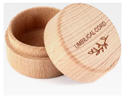 Produktbild von Nabelschnur Box aus Holz mit Gravur zur Aufbewahrung von Erinnerungen