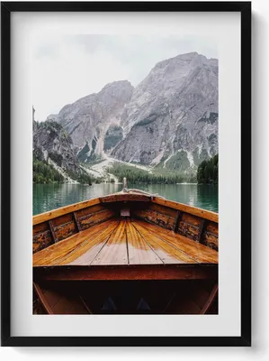 Produktbild von Boot auf Bergsee– Wandbild mit Rahmen – Gerahmtes Bild  – Wanddekoration – 50x70 cm –  Schwarz Rahmen