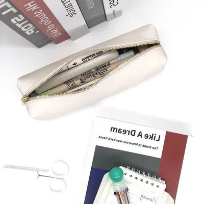 Image de Trousse légère en cuirPolyuréthaneavec fermeture métallique - Sac d'école - Trousse de maquillage - Blanc