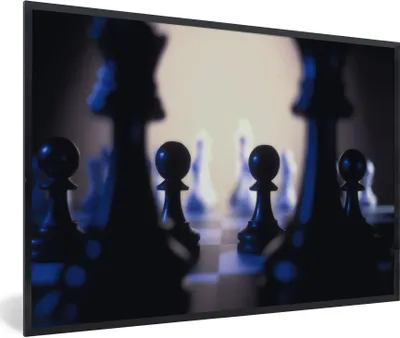 Produktbild von MuchoWow® Gerahmtes Poster Die schwarzen Schachfiguren 90x60 cm - Poster mit Schwarzem Bilderrahmen Wandposter Rahmen Foto Bilder - Fotorahmen - Foto-Plakat