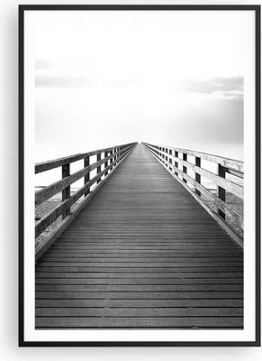 Produktbild von Gerahmtes Poster - Schwarzer Rahmen - Pier Perspektive Schwarzweiß - 70x100 cm - Wand Bild - Wanddeko - Wandbilder - Kunstposter - Wandposter - Bilderrahmen - Bilder - Kunstdruck - P2BPA70x100-4424