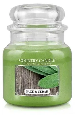 Imagen del producto de Vela aromática Country Candle, aroma a salvia y cedro, tamaño mediano, con dos mechas (453 g)