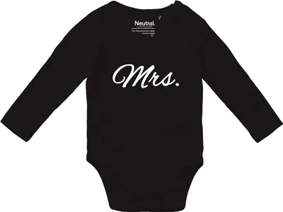 Produktbild von Huuraa Baby Body Mrs. Schriftzug 74 Black  Baumwolle Fairtrade Langarmbody Geschenkidee