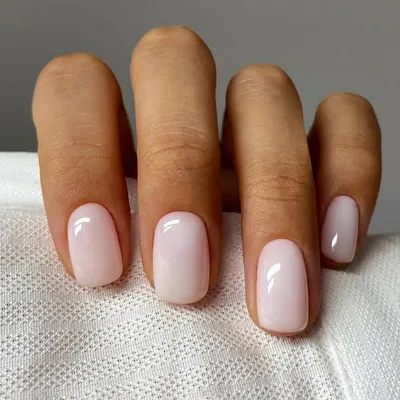 Image de set de 24 faux ongles laiteux au design French anguleux, Press-On Nails