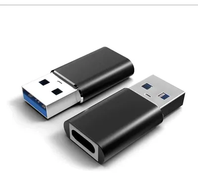 Productafbeelding van USB 3.0 naar USB-C adapter, zwart. USB-A 3.0 stekker naar USB-C connector