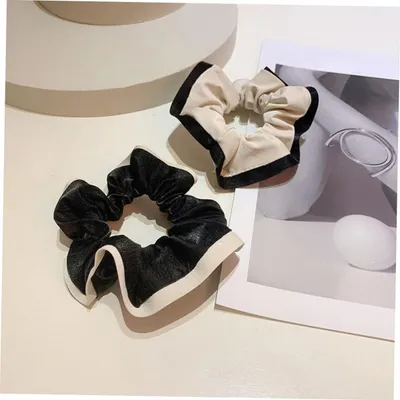 Produktbild von Weiße Haargummis aus Leder für Mädchen als Haarschmuck | Elastisch und angenehm zu tragen, pflegeleicht und robust, 2er-Pack als Geschenkidee