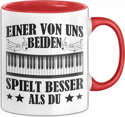 Produktbild von Klavier Tasse Geschenk Spruch Für Bass-Spieler Einer Von Uns Beiden Spielt Besser Als Du Becher (Rot)