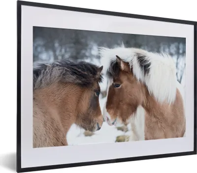 Produktbild von MuchoWow® MuchoWow® Gerahmtes Poster Pferde - Schnee - Braun 40x30 cm - Poster mit zchwarzem Bilderrahmen - Bilderrahmen - Poster im Rahmen