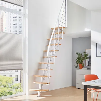 Produktbild von Mittelholmtreppe Intercon Alpha | Raumspartreppe mit 12 Stufen | Metallfarbe: Polar-Weiß | Stufendesign: Buche natur