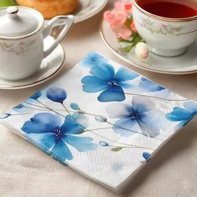 Produktbild von 20 kleine Cocktailservietten Everbloom blue - Gemalte blaue Blüten 25x25cm