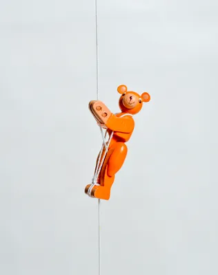 Produktbild von Holzspielzeug Kletterfigur Bär gelb Höhe=6,5 (Kletterseil ca 45 cm)cm NEU