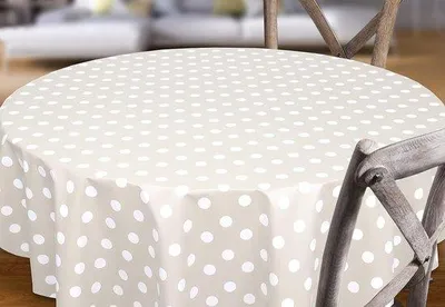 Produktbild von Famanu Tischdecke mit weißen Punkten - stilvoll und fleckenbeständig