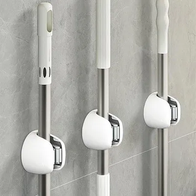 Produktbild von Dreieckiger Wandhalter für 3 Besen, aus ABS, für Organisation in Küche, Garage, Bad und Waschkammer (7*8 cm)