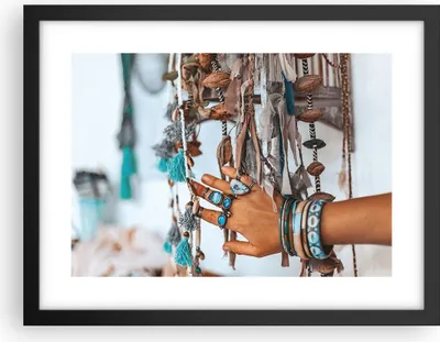 Produktbild von Gerahmtes Poster - Schwarzer Rahmen - Hand Schmuck ethnisch - 40x30 cm - Wand Bild - Wanddeko - Wandbilder - Kunstposter - Wandposter - Bilderrahmen - Bilder - Kunstdruck - P2BAA40x30-5107