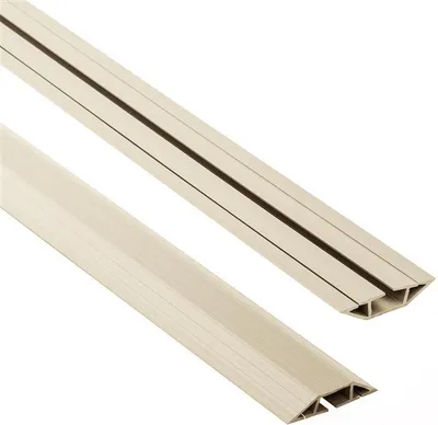 Produktbild von QUEST Kabelkanal 10x80mm, 2m, PVC Kabelbrücke Boden, Stolperschutz, 3 Kanäle, Trapezförmig, Zuschneidbar , beige
