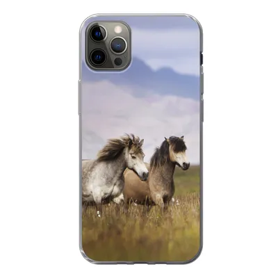 Produktbild von MuchoWow® Handyhülle Schutzhülle Hülle für iPhone 12 Pro Max Pferde - Gras - Berge Silikon Softcase Handy Hülle - Hartschale