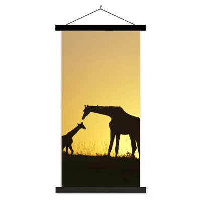 Produktbild von MuchoWow® Textilposter Giraffe - Scherenschnitt - Kalb 60x120 cm mit schwarzem Rahmen - Magnete